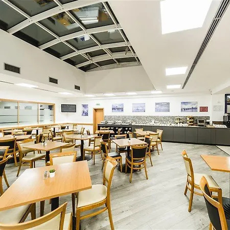 阿茨巴城市酒店 4*