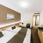 Archibald Hotel
