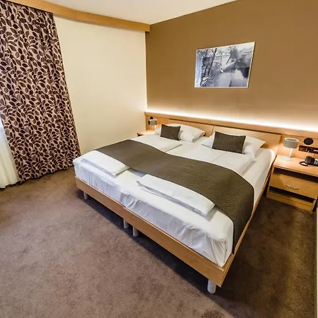 아처볼드 시티 4*