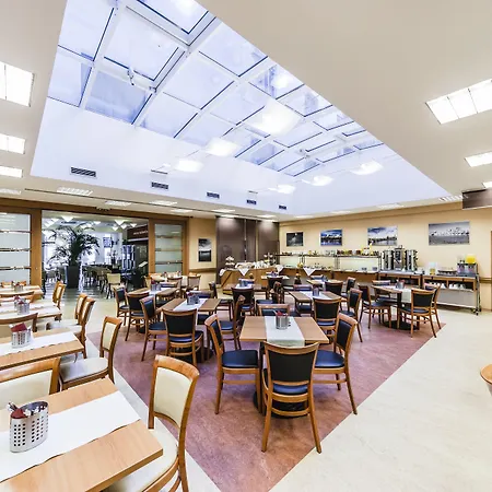 아처볼드 시티 4*